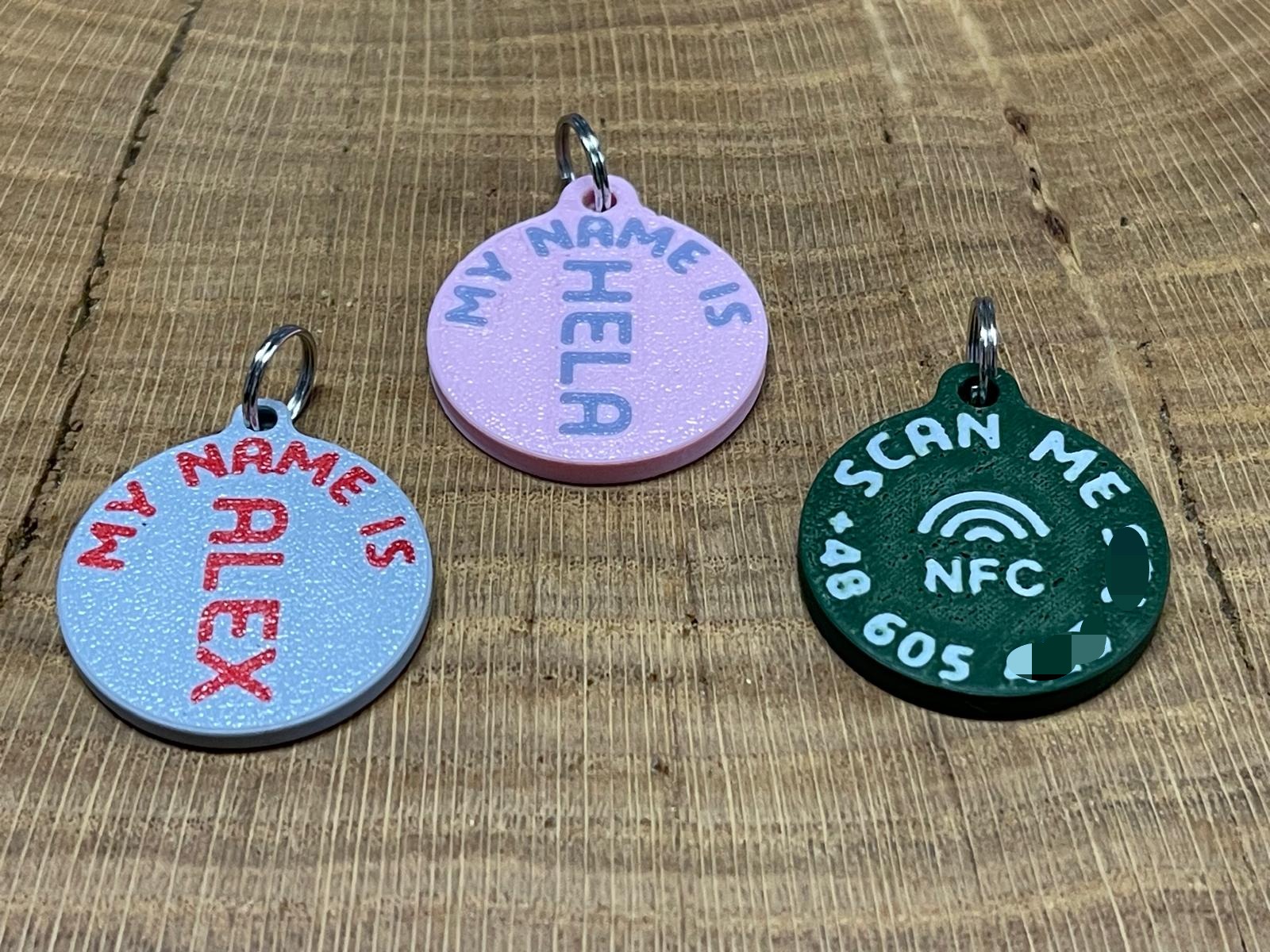 Tag NFC dla dziecka imię z przodu numer telefonu z tyłu i po skanie